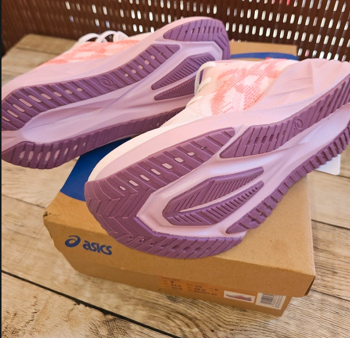 Zapatillas Asics Modelo Novablast 5 Talla 40